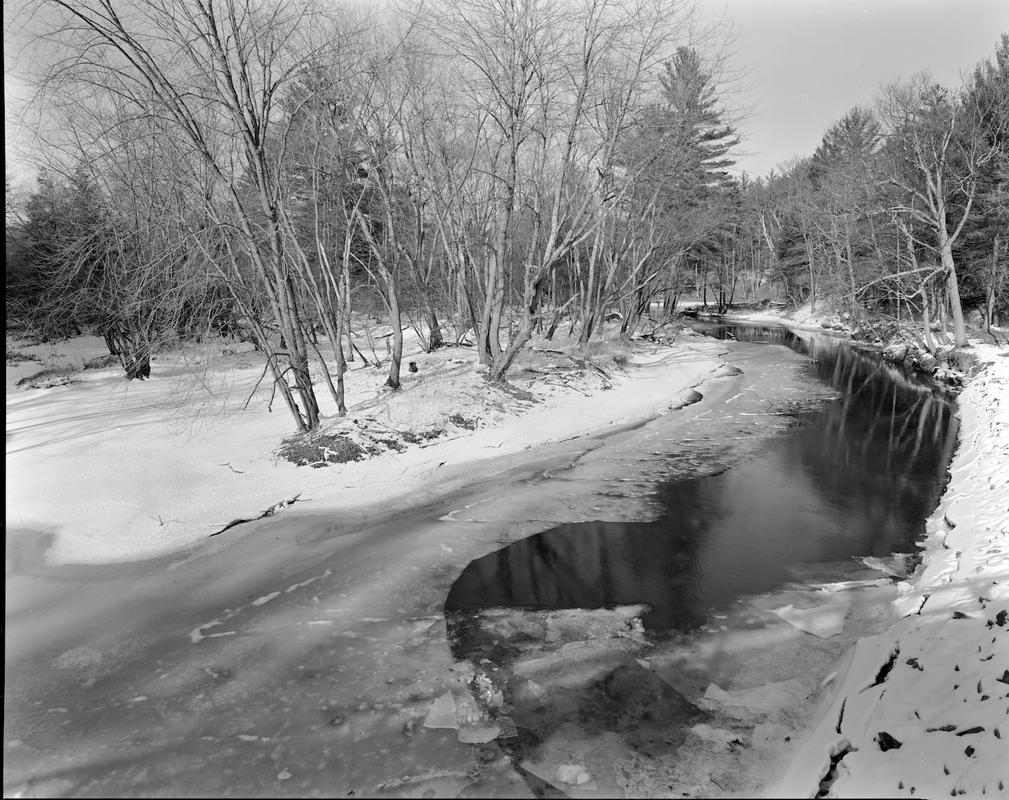 Up priver fr bridge wtr 04